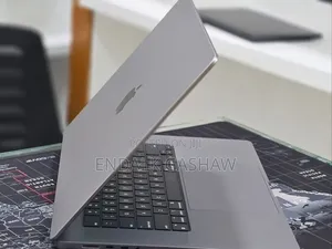 New Laptop Apple MacBook Pro 2023 M2 16GB Apple M2 SSD 512GB