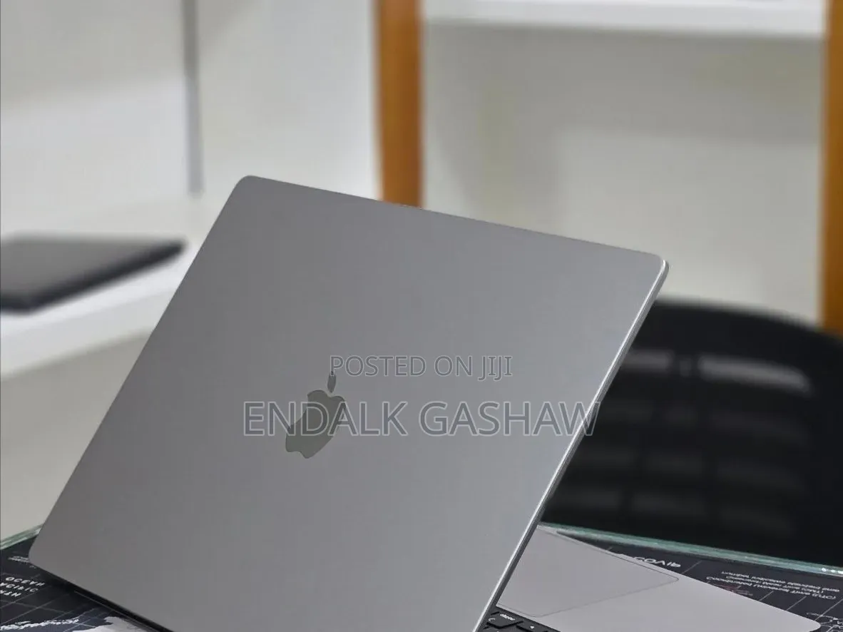 New Laptop Apple MacBook Pro 2023 M2 16GB Apple M2 SSD 512GB