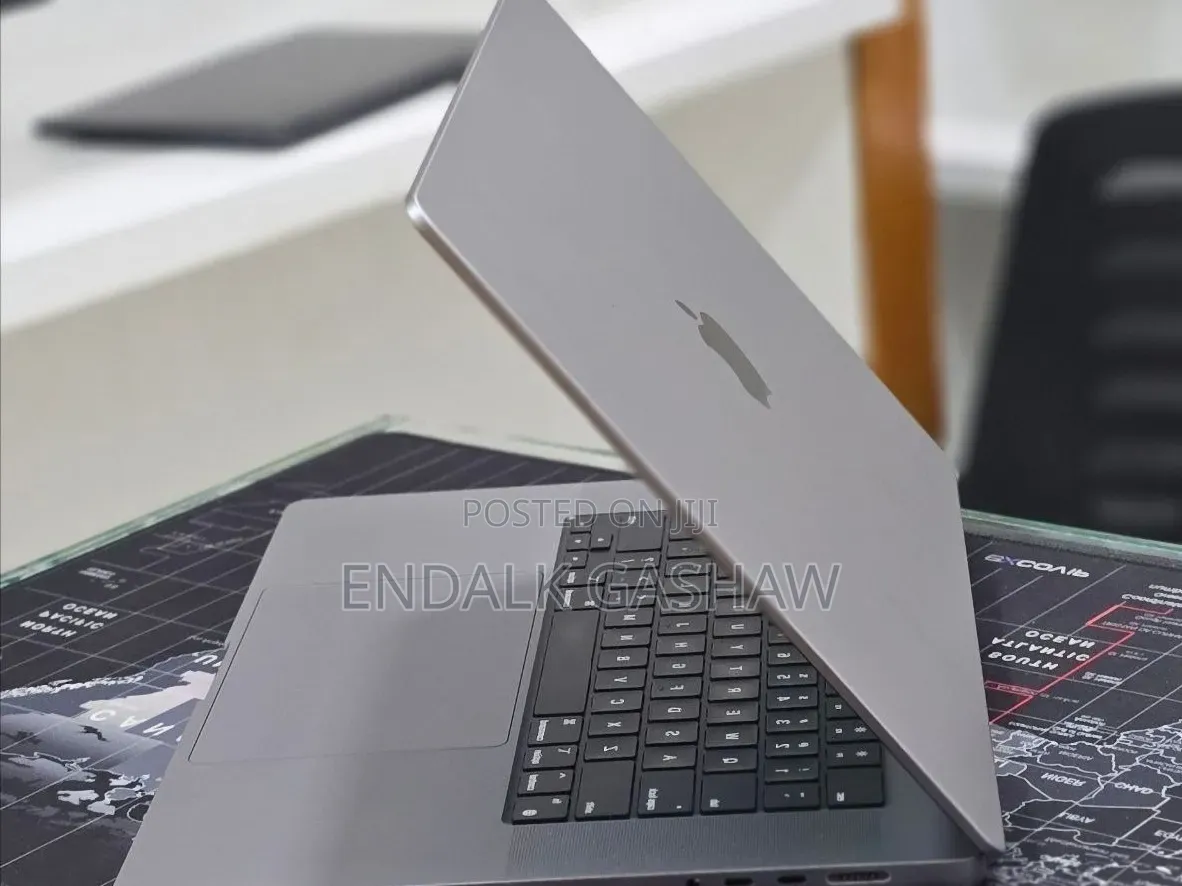 New Laptop Apple MacBook Pro 2023 M2 16GB Apple M2 SSD 512GB