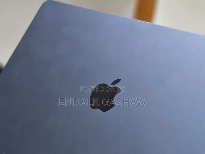New Laptop Apple MacBook Air 2022 M2 16GB Apple M2 SSD 256GB