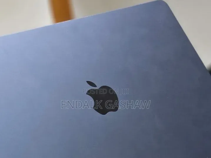 New Laptop Apple MacBook Air 2022 M2 16GB Apple M2 SSD 256GB