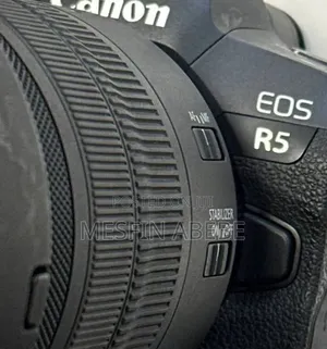 Canon R5 24-105 Red Lens