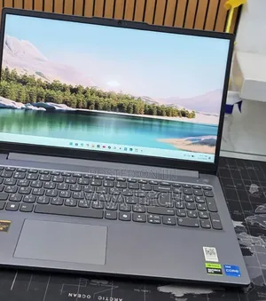 New Laptop Lenovo LOQ 15IRH8 12GB Intel Core i5 SSD 512GB