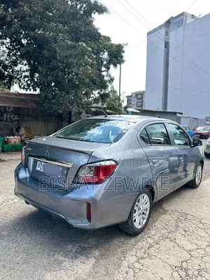 Mitsubishi Attrage 2022 Silver