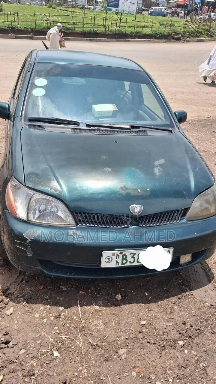 Toyota Platz 2001 Green