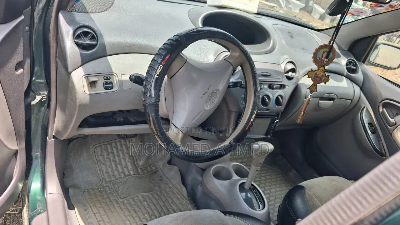 Toyota Platz 2001 Green