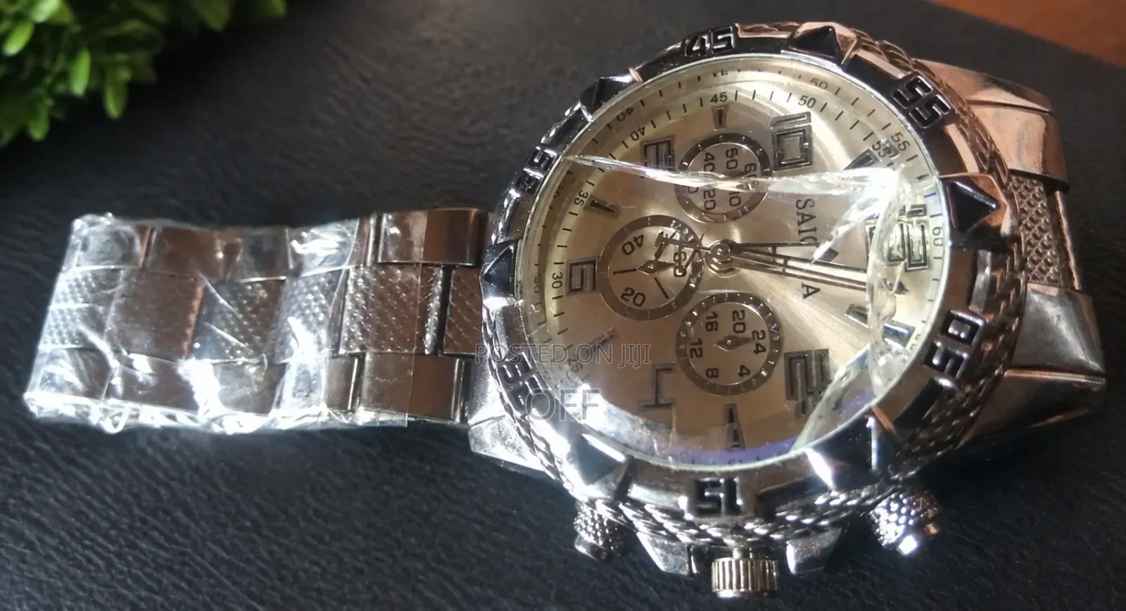 Saigela Brand Double Glass Watch በሚመጣበት ጊዜ የተሰበረ