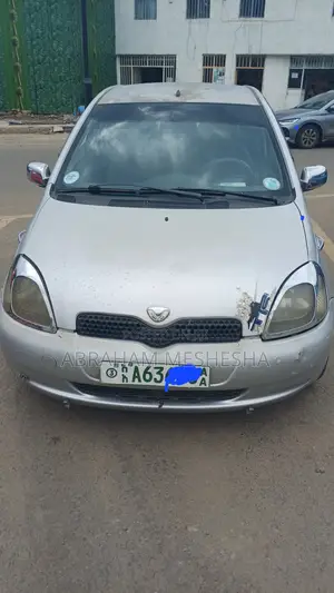 Toyota Vitz 2001 Silver