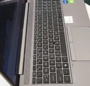 New Laptop HP ZBook Firefly G8 16GB Intel Core i7 SSD 512GB