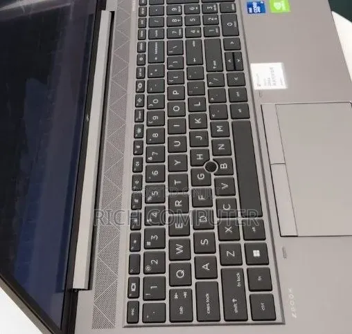 New Laptop HP ZBook Firefly G8 16GB Intel Core i7 SSD 512GB