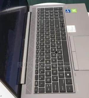 New Laptop HP ZBook Firefly G8 16GB Intel Core i7 SSD 512GB