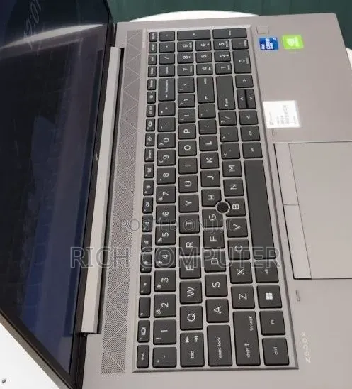 New Laptop HP ZBook Firefly G8 16GB Intel Core i7 SSD 512GB
