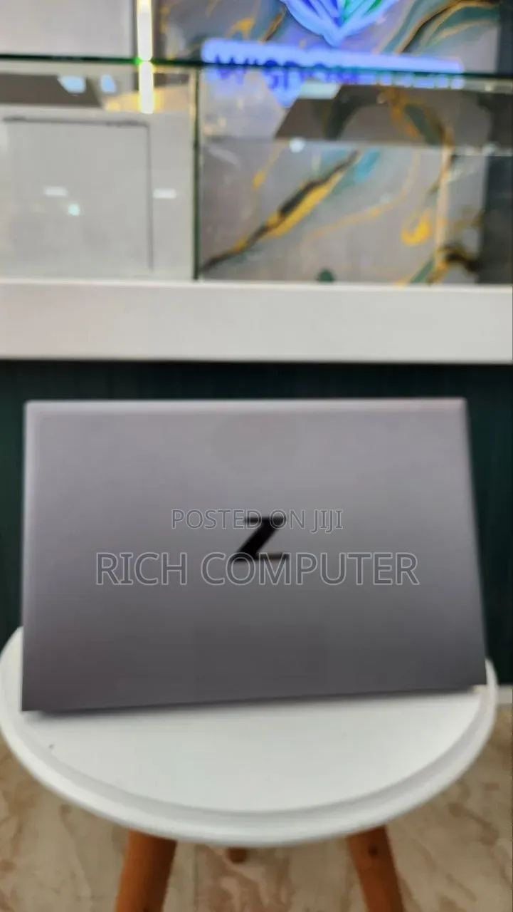 New Laptop HP ZBook Firefly G8 16GB Intel Core i7 SSD 512GB