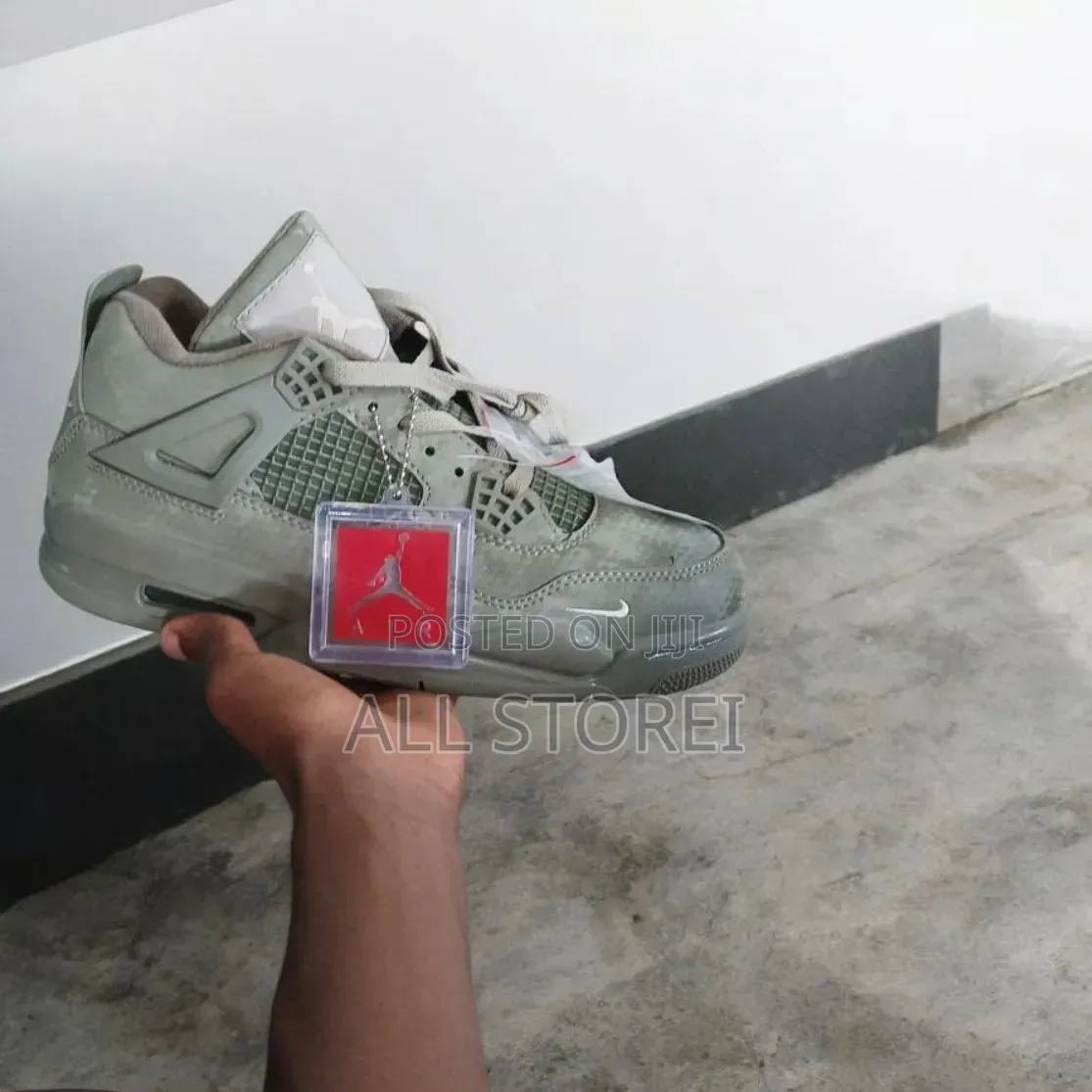 Air Jordan 4 Retro