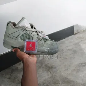 Air Jordan 4 Retro