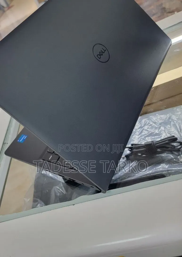 New Laptop Dell Vostro 15 3000 16GB Intel Core i5 SSD 512GB