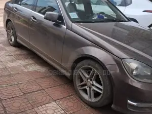 Mercedes-Benz C200 2012 Brown