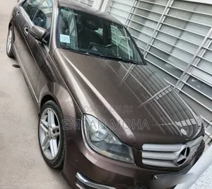 Mercedes-Benz C200 2012 Brown