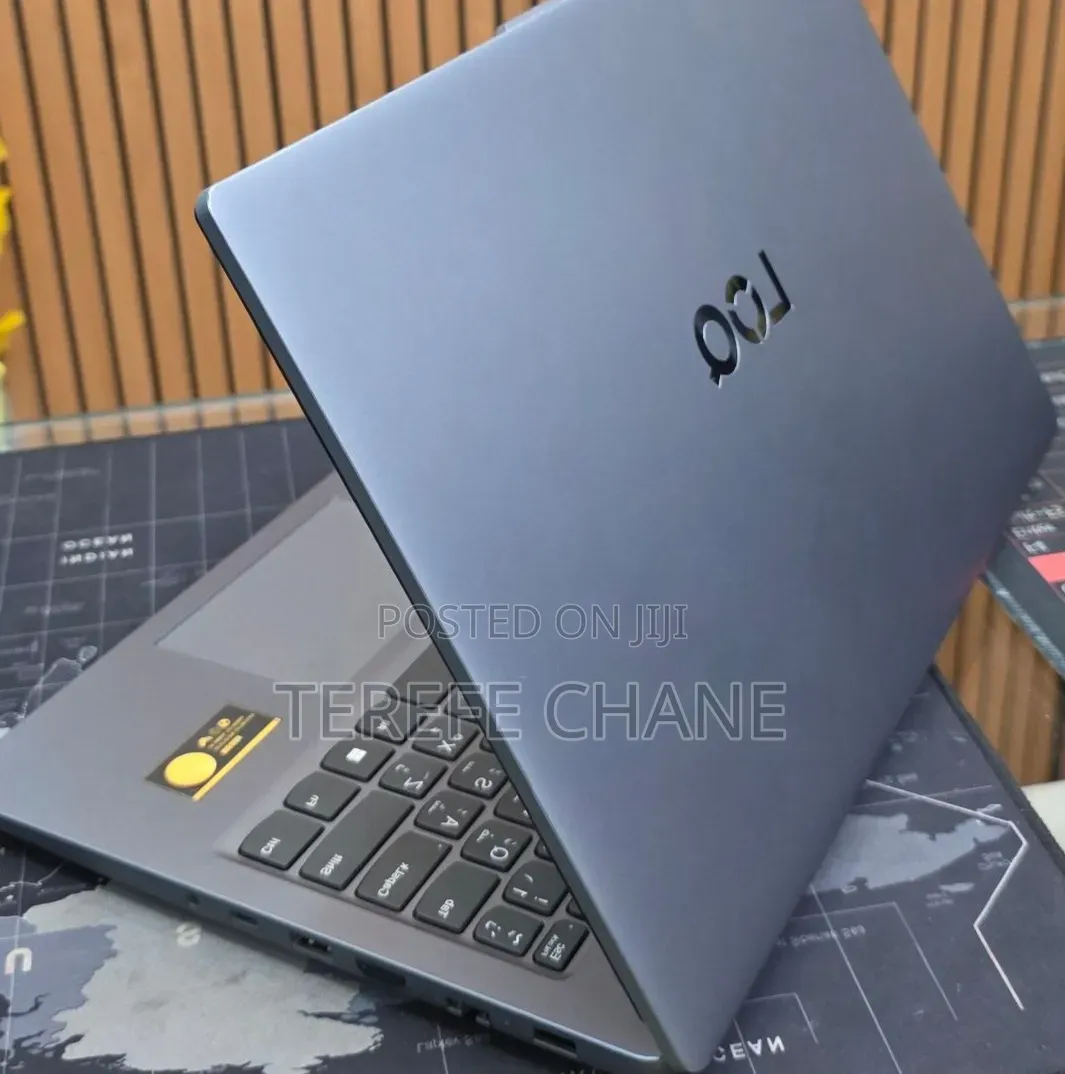 New Laptop Lenovo LOQ 15AHP10 12GB Intel Core i5 SSD 512GB