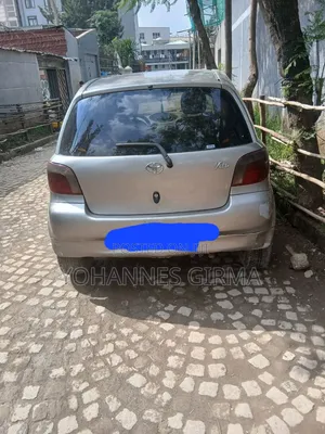 Toyota Vitz 2001 Silver