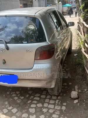 Toyota Vitz 2001 Silver