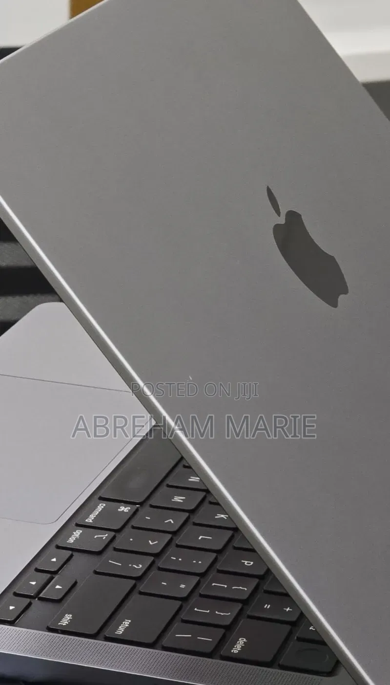 New Laptop Apple MacBook Pro 2023 M3 8GB Apple M3 Pro SSD 512GB