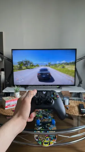 Xbox Seeries S Withh 2 Conntrollerss