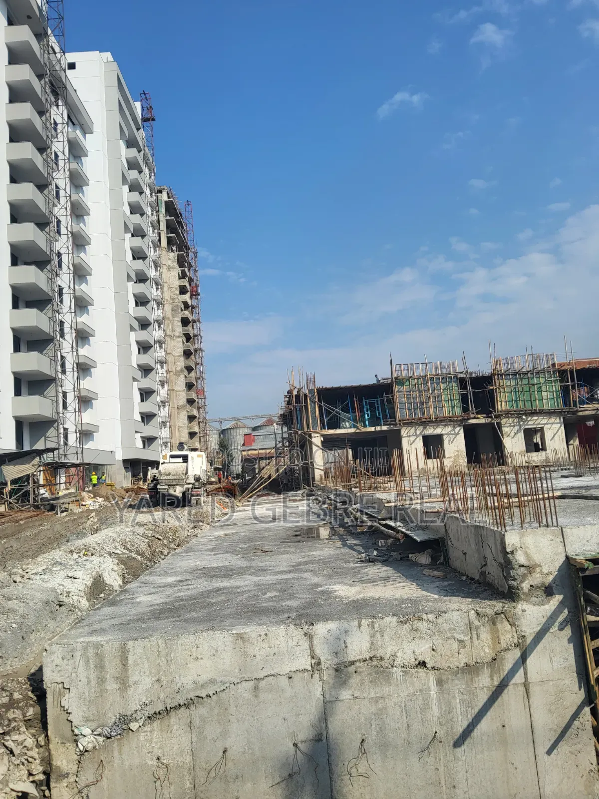 4bdrm Apartment in 🚨 አስቸኳይ Apartments , Bole for sale