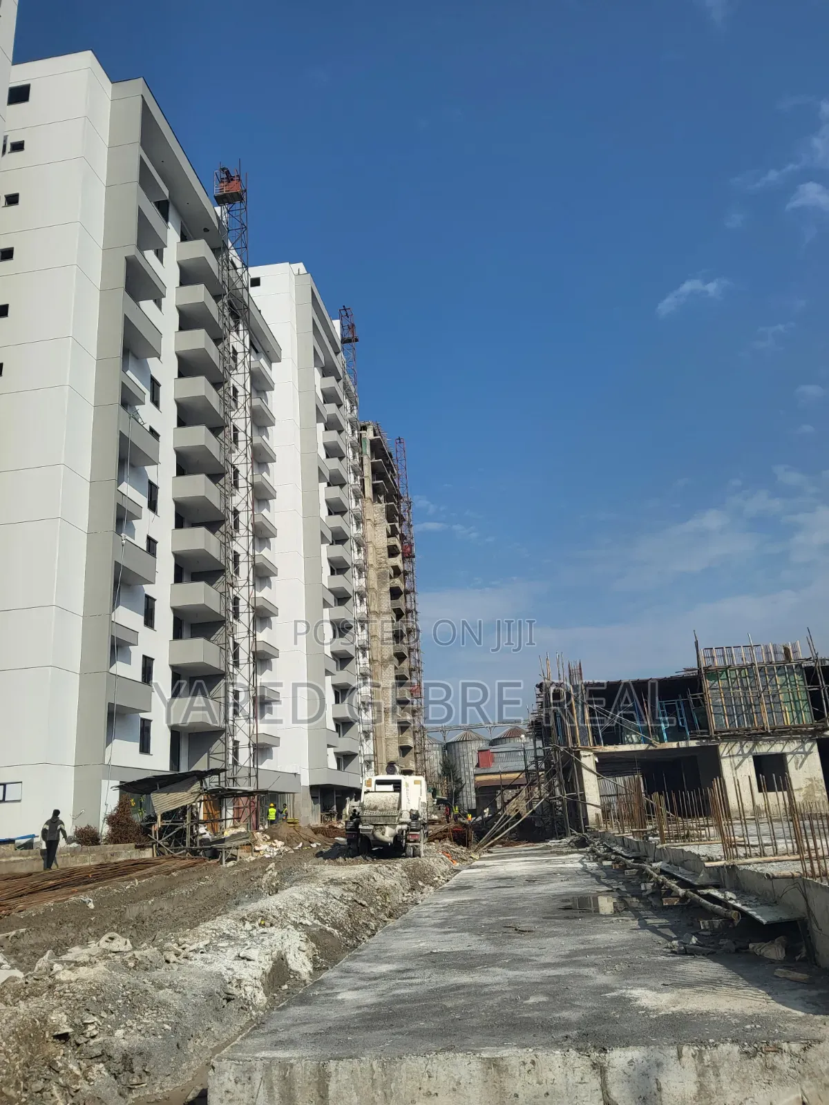 4bdrm Apartment in 🚨 አስቸኳይ Apartments , Bole for sale