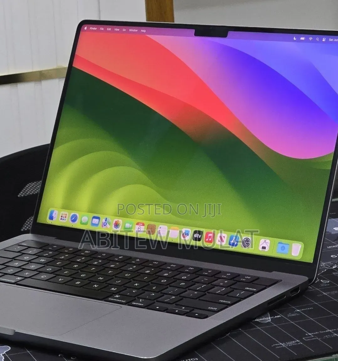 New Laptop Apple MacBook Pro 2023 M3 8GB Apple M3 Pro SSD 512GB