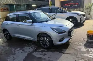Suzuki Swift 2025 Silver