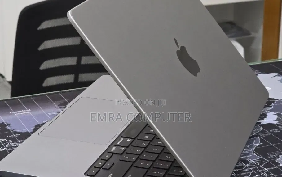 New Laptop Apple MacBook Pro 2023 M3 8GB Apple M3 Pro SSD 512GB