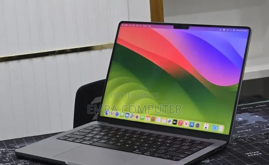 New Laptop Apple MacBook Pro 2023 M3 8GB Apple M3 Pro SSD 512GB