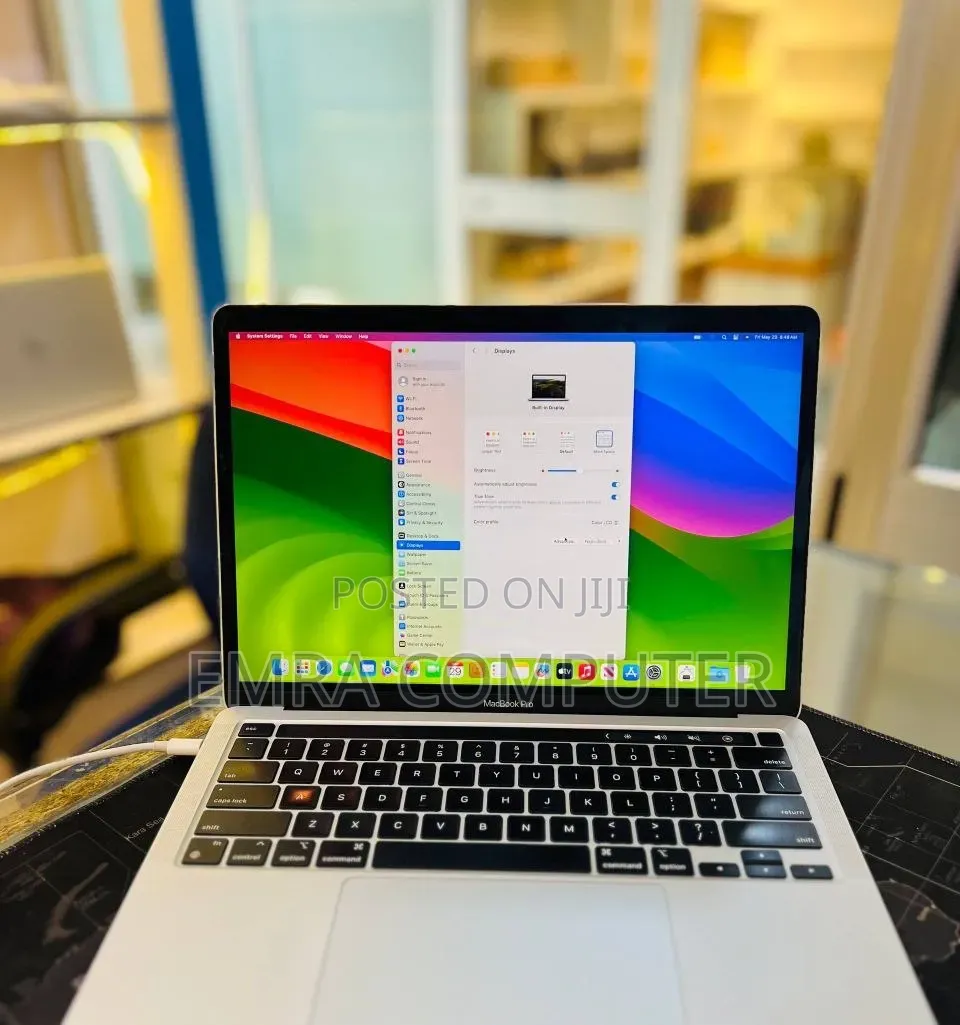 New Laptop Apple MacBook Pro 2021 M1 16GB Apple M1 Pro SSD 256GB
