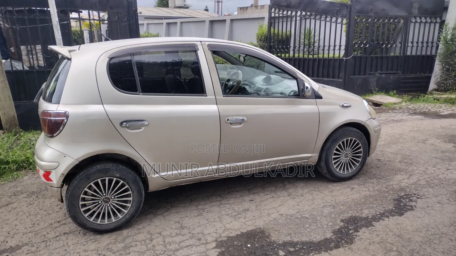 Toyota Vitz 1.3 AWD 5dr 2004 Gold