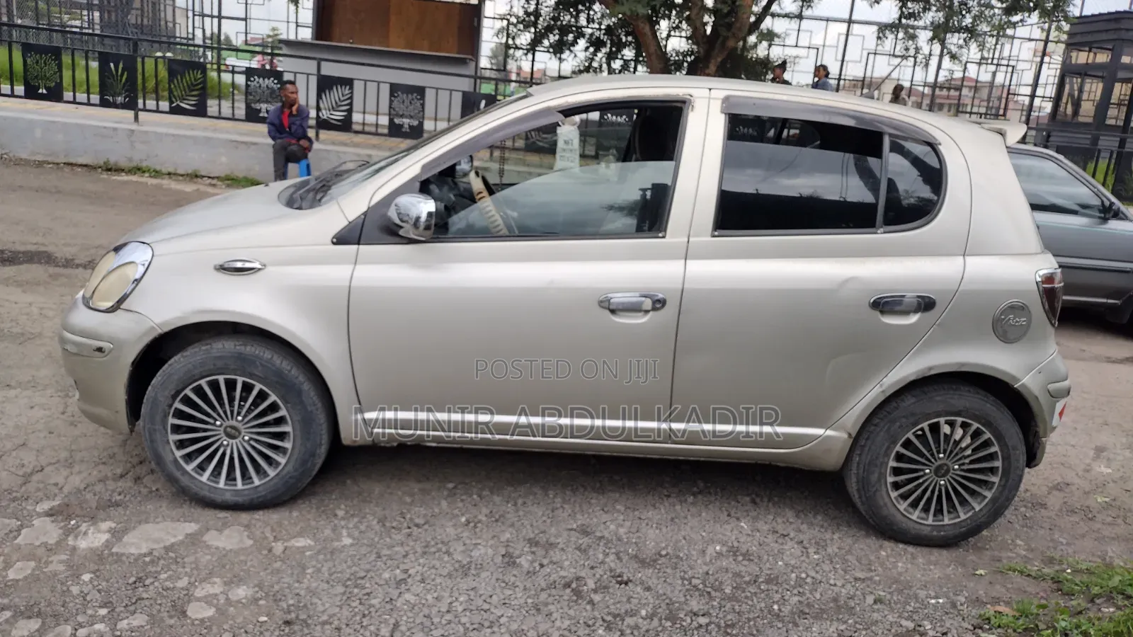 Toyota Vitz 1.3 AWD 5dr 2004 Gold