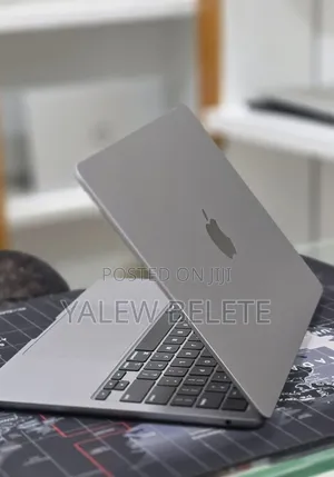 New Laptop Apple MacBook Air 2022 M2 8GB Apple M2 SSD 256GB