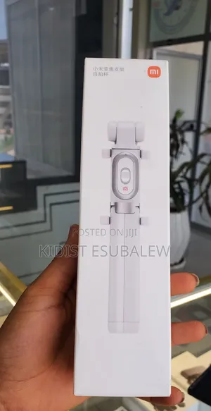 Xiaomi Zoom-Edition Bluetooth Selfie Stick and Tripod
