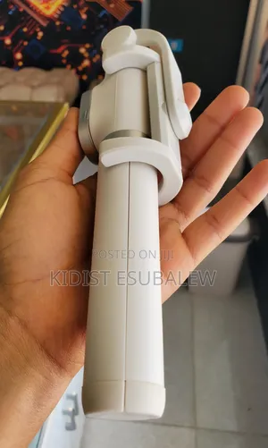 Xiaomi Zoom-Edition Bluetooth Selfie Stick and Tripod
