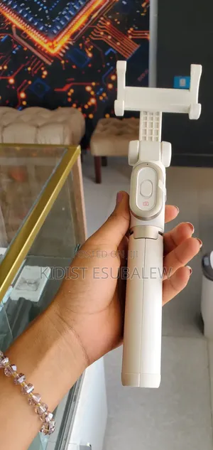Xiaomi Zoom-Edition Bluetooth Selfie Stick and Tripod