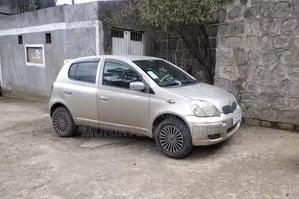 Toyota Vitz 1.3 AWD 5dr 2004 Gold