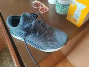 PUMA Sports Shoes – Size 5