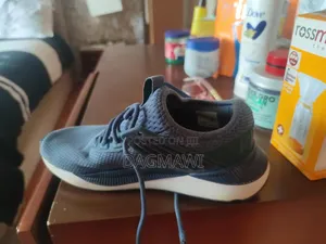 PUMA Sports Shoes – Size 5