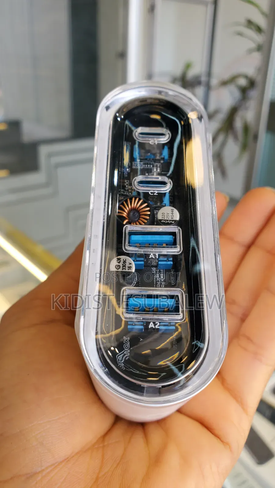 Momax 1-Charge Flow 4-Port GaN Charger 80w