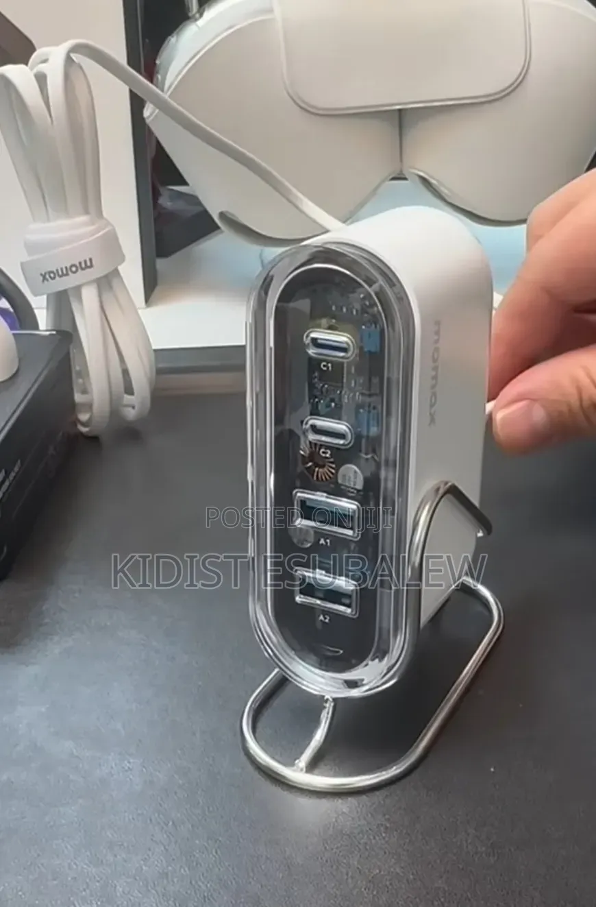 Momax 1-Charge Flow 4-Port GaN Charger 80w