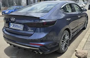 Hyundai Avante 2017 Blue