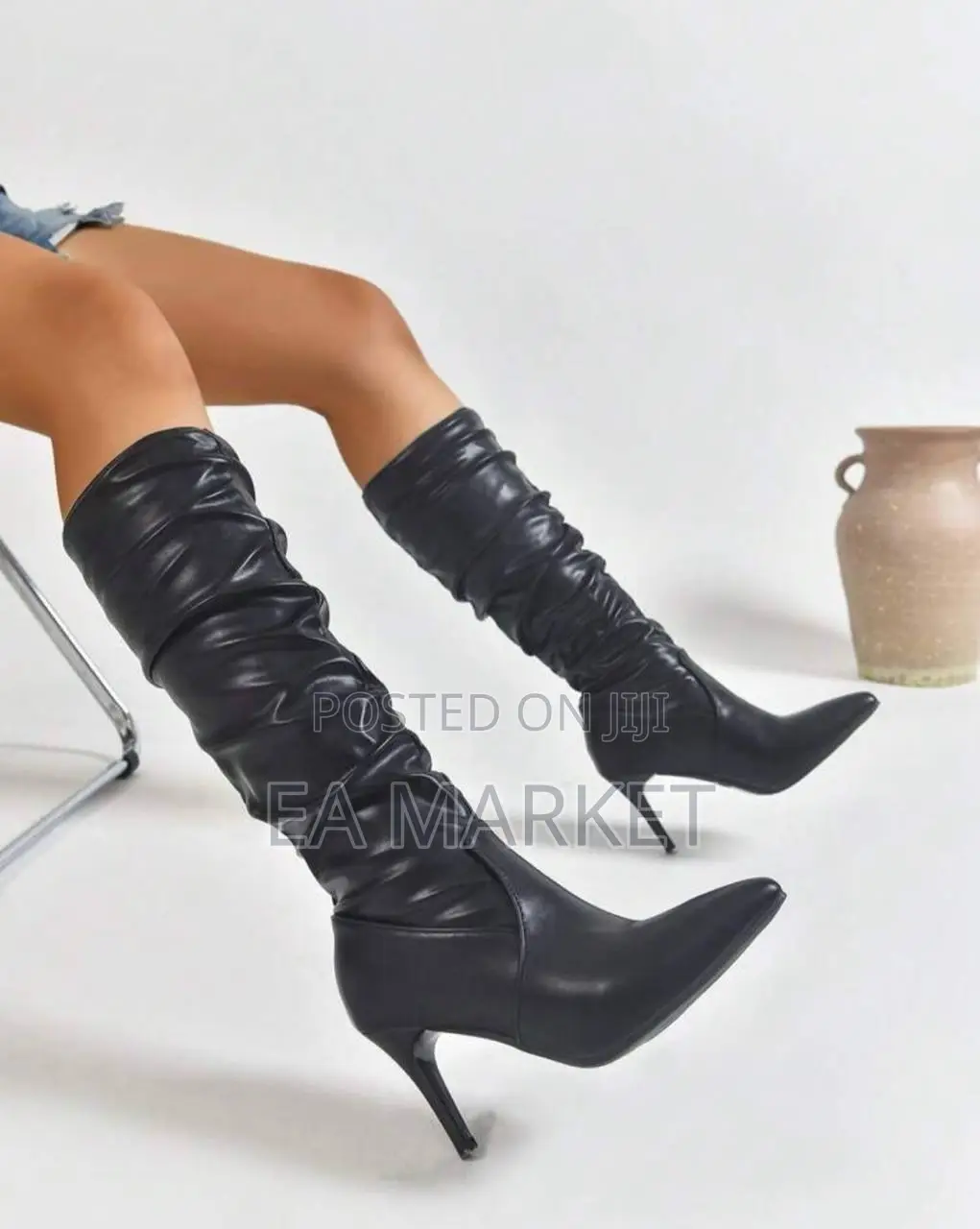M Boots Up