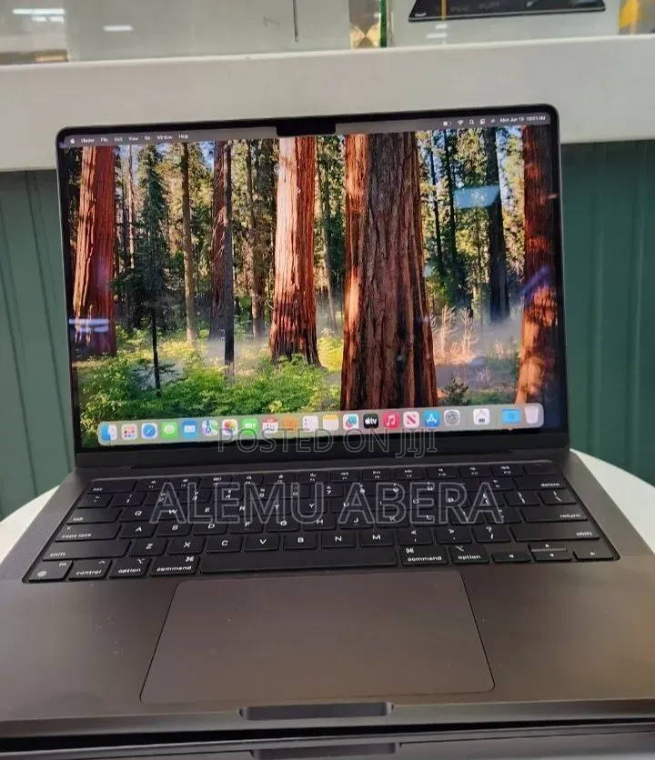 New Laptop Apple MacBook Pro 2023 M3 Pro 18GB Apple M3 Pro SSD 512GB