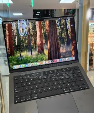 New Laptop Apple MacBook Pro 2023 M3 Pro 18GB Apple M3 Pro SSD 512GB