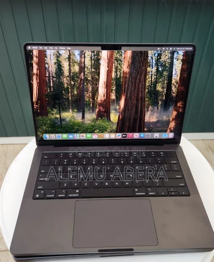 New Laptop Apple MacBook Pro 2023 M3 Pro 18GB Apple M3 Pro SSD 512GB